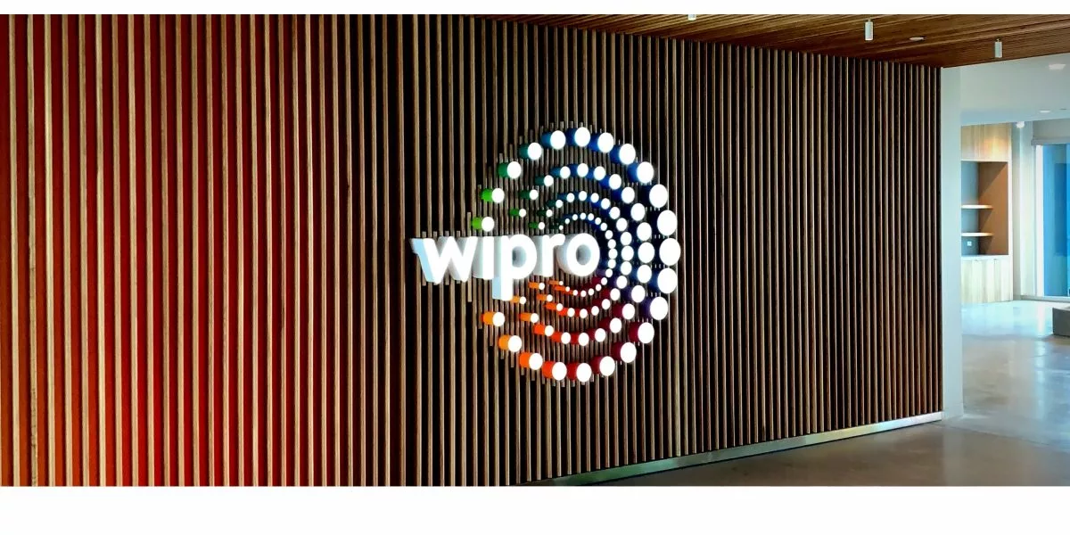 wipro-interior-lobby-brand-wall-wood-slat-illuminated-logo-sign.jpg