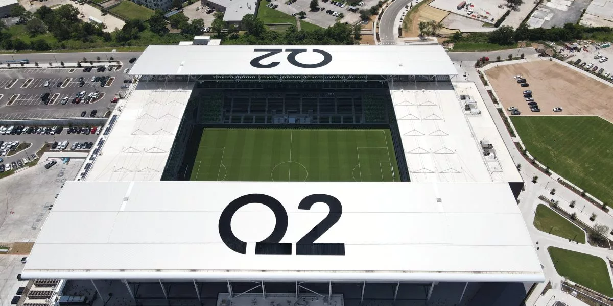 exterior-q2-stadium-rooftop-signage-austin-sports-venue-custom-fabrication.jpg