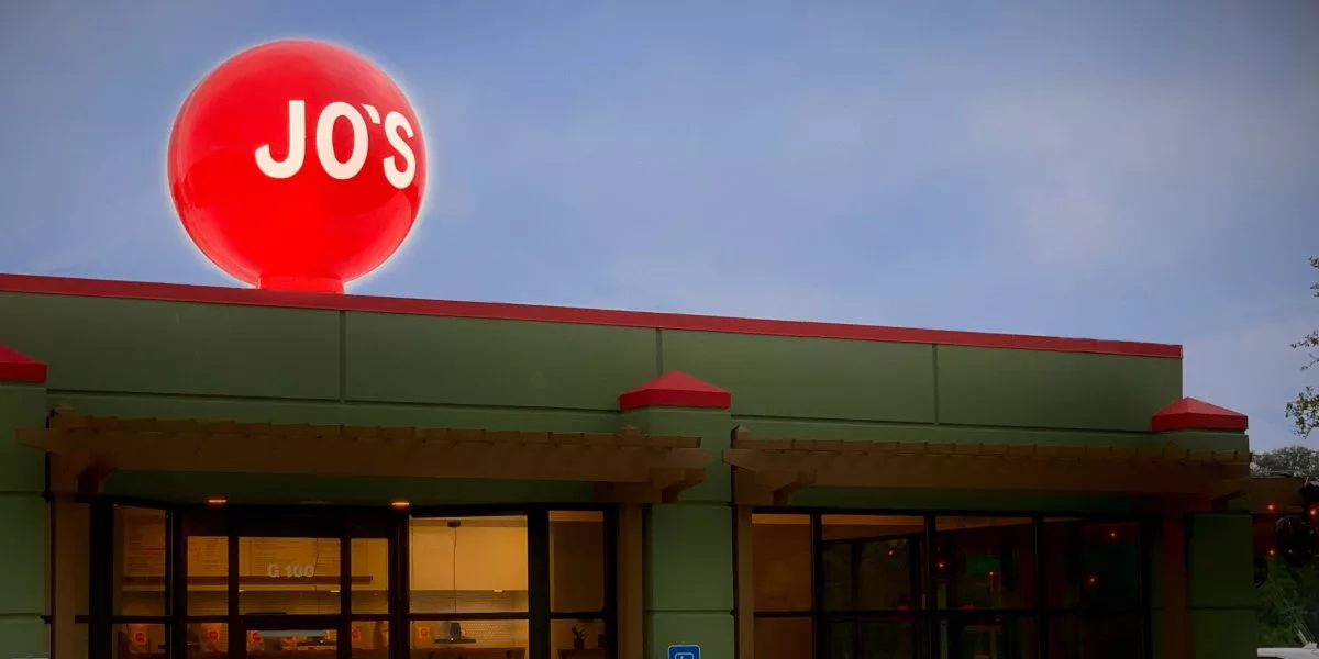 jos-restaurant-rooftop-sign-illuminated-branding-building-image-group.jpg