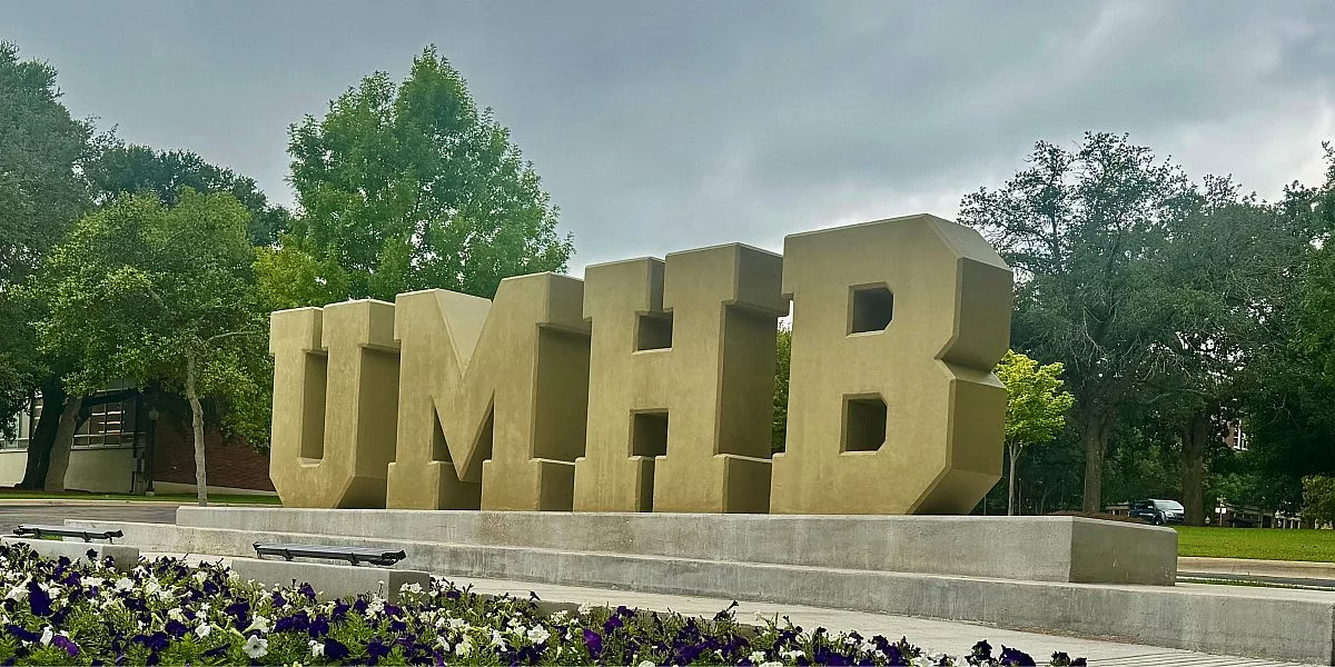 umhb-campus-monument-signage-university-entrance-letters.jpg